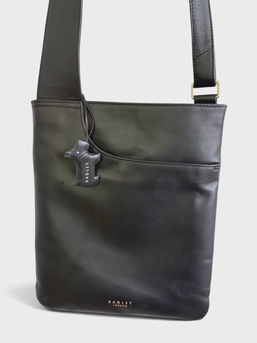 Radley London Pockets Black Leather Slim Crossbody Bag / Purse Scottie Dog Charm